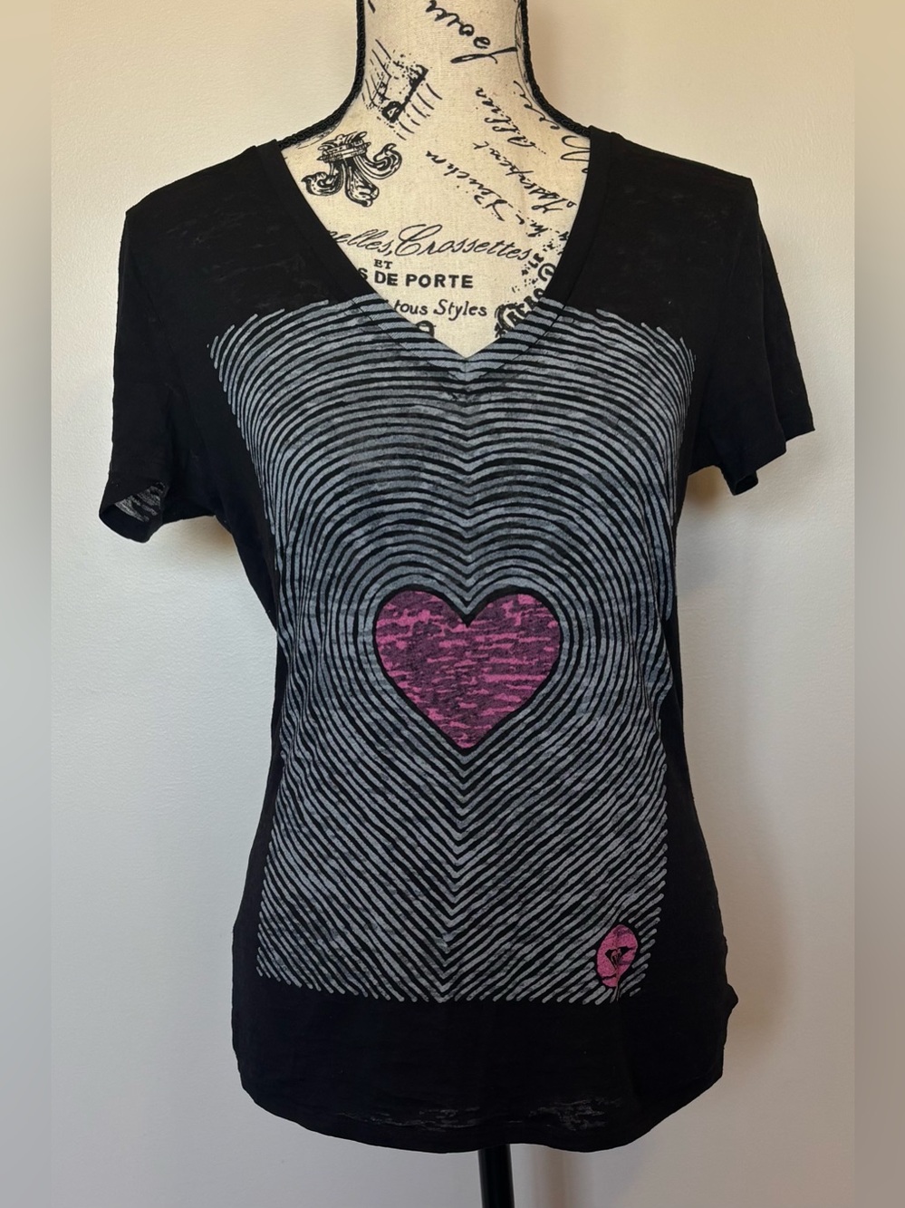 Roxy women’s v-neck tee size med